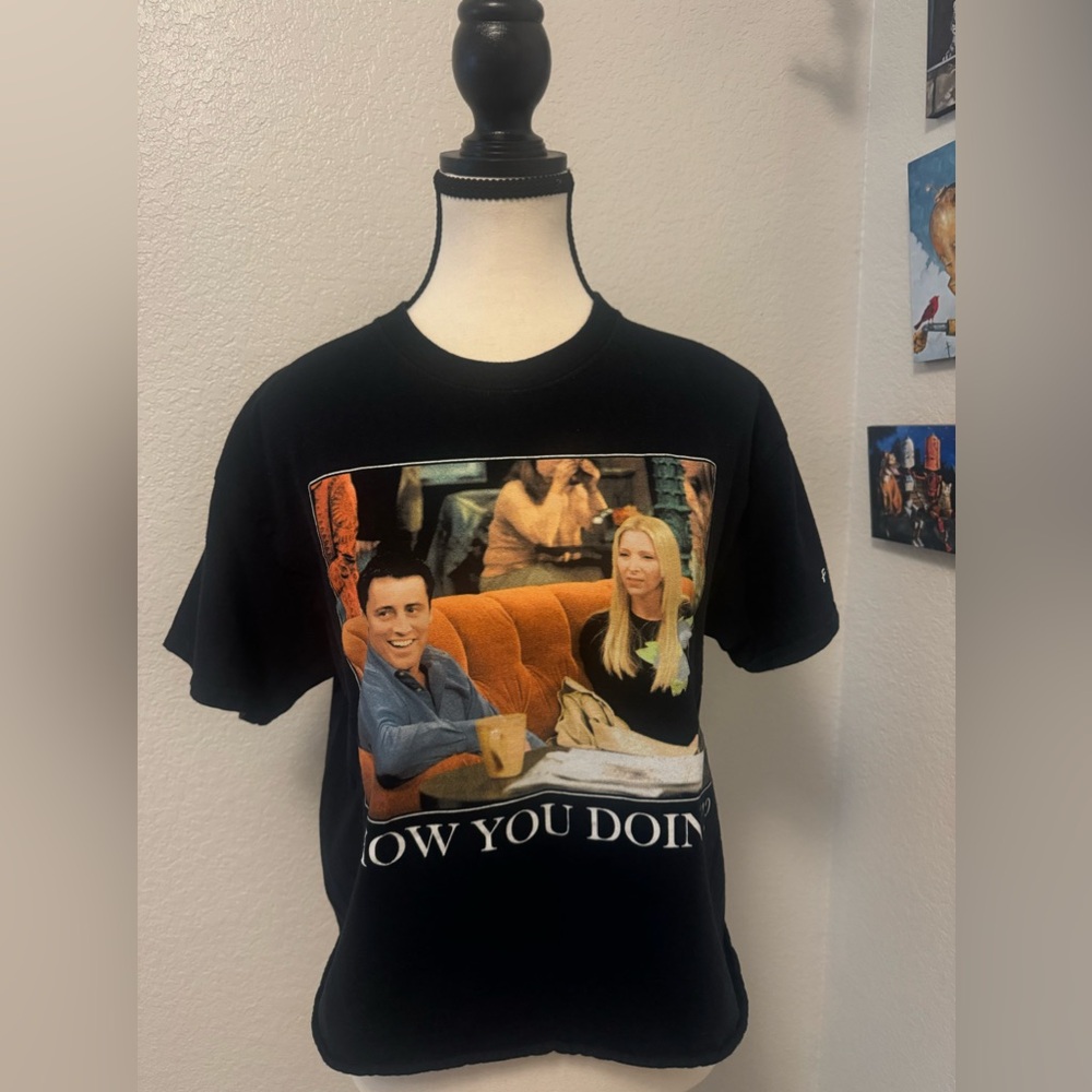 Friends Cropped T-Shirt Joey How you doing? Phoebe. Size : Medium.